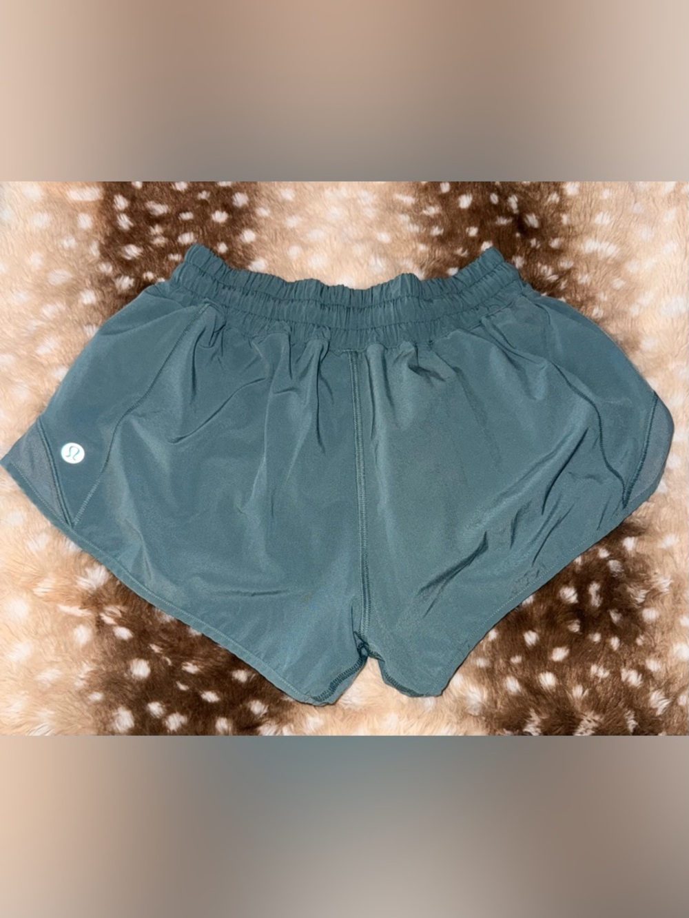 lululemon athletica hotty hot shorts - Picture 2 of 3